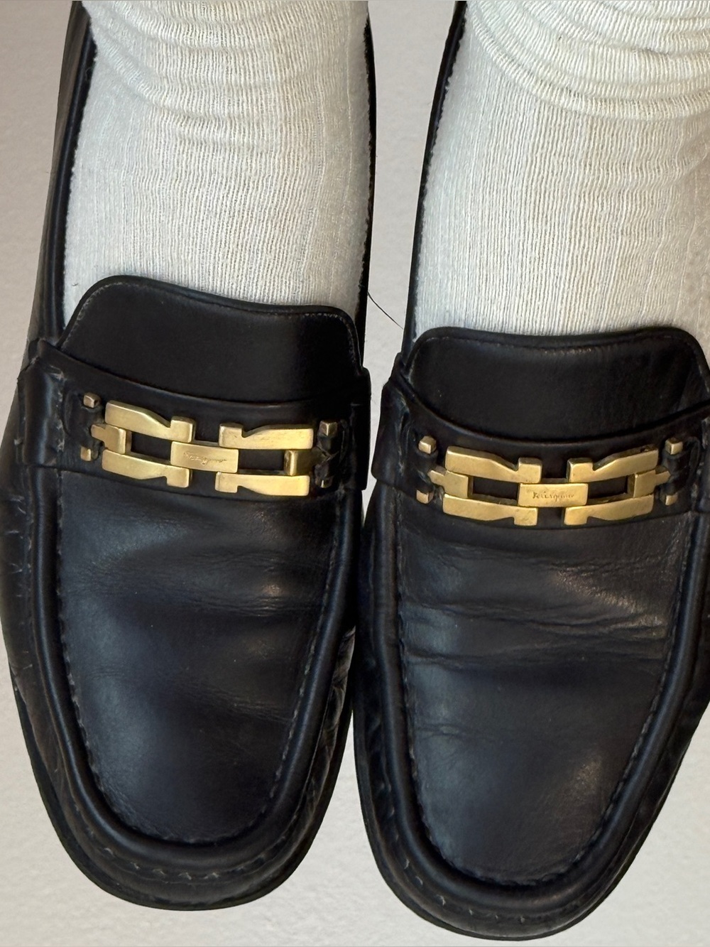 Salvatore Ferragamo Vintage Women’s Gold Link Gancini Leather Loafers Black 8.5